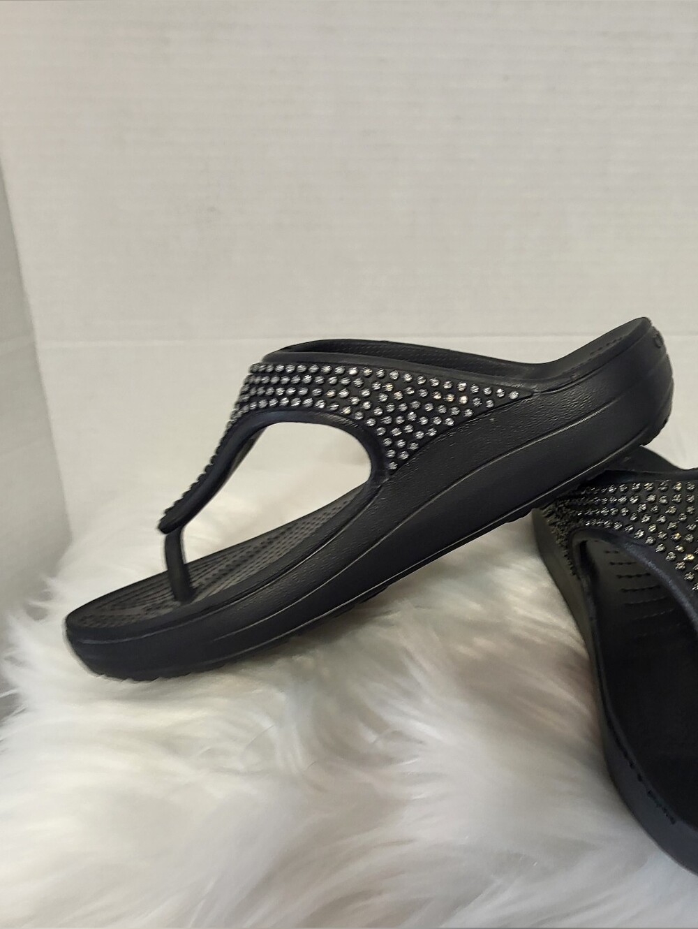 CROCS Black Rhinestone Thong Sandals for Women, Size 7